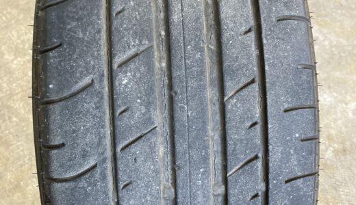 タイヤにひび割れあり